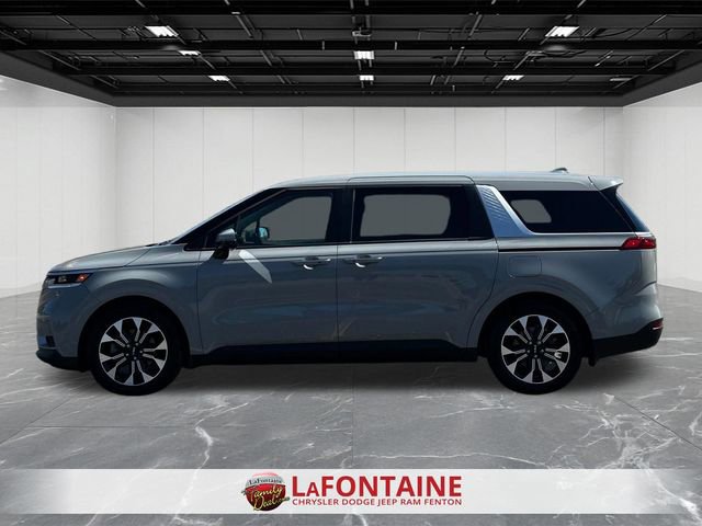 Used 2024 Kia Carnival EX image 2