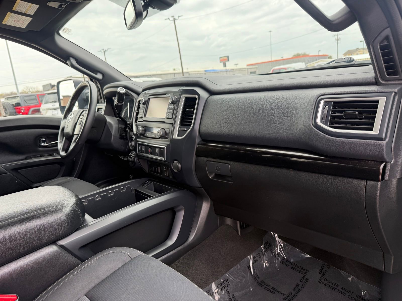 Used 2018 Nissan Titan SV w/ SV Convenience Package AWD/4WD image 17