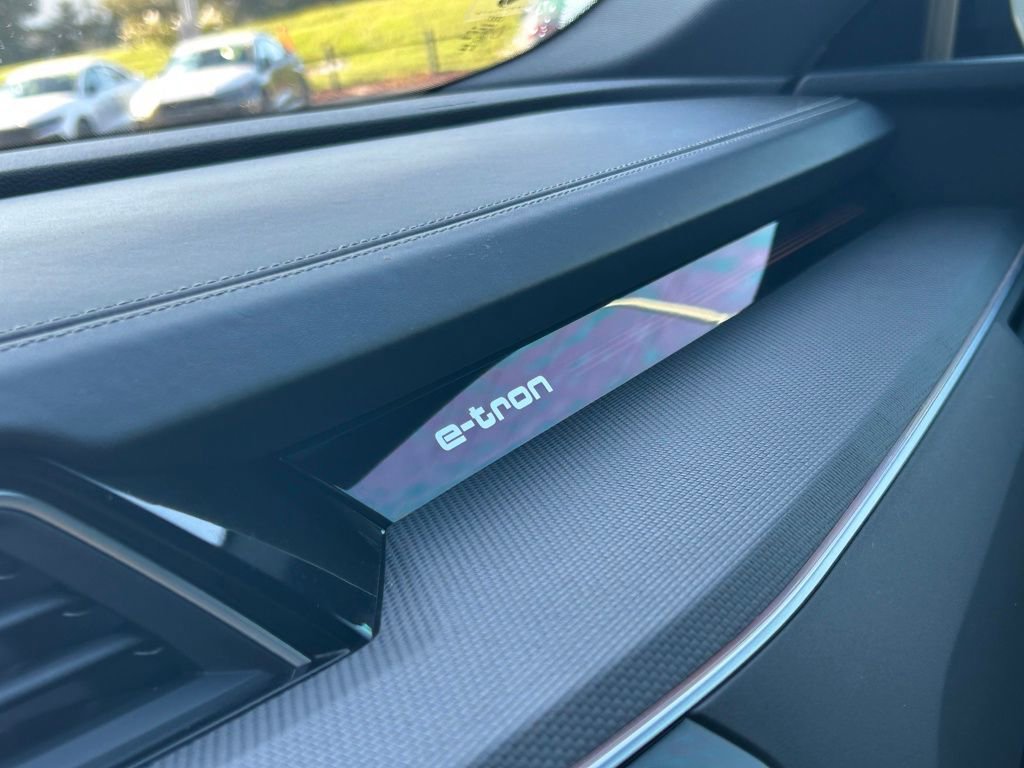 Used 2023 Audi e-tron S Premium Plus w/ Black Optic Package image 32