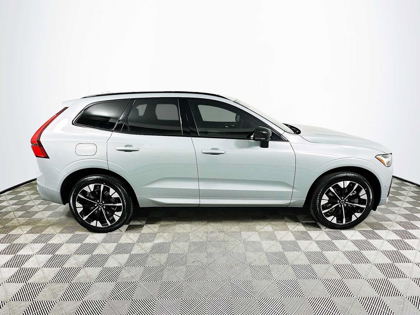 New 2026 Volvo XC60 T8 Plus w/ Protection Package AWD/4WD image 8