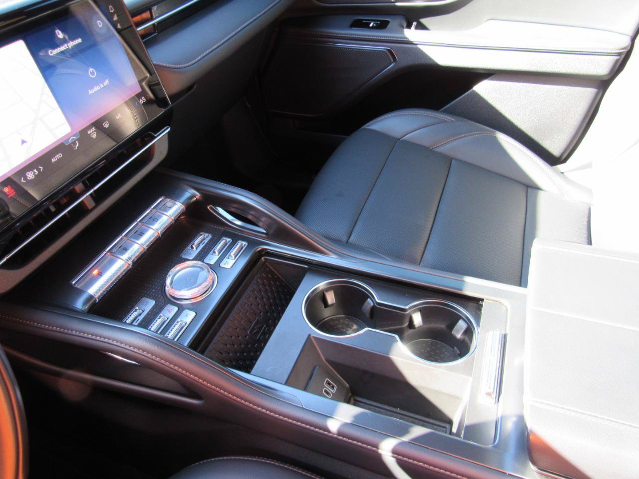 Used 2025 Lincoln Nautilus Premier w/ Jet Appearance Package AWD/4WD image 7