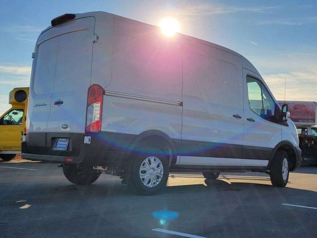 Used 2023 Ford E-Transit Medium Roof w/ Interior Upgrade Package image 15