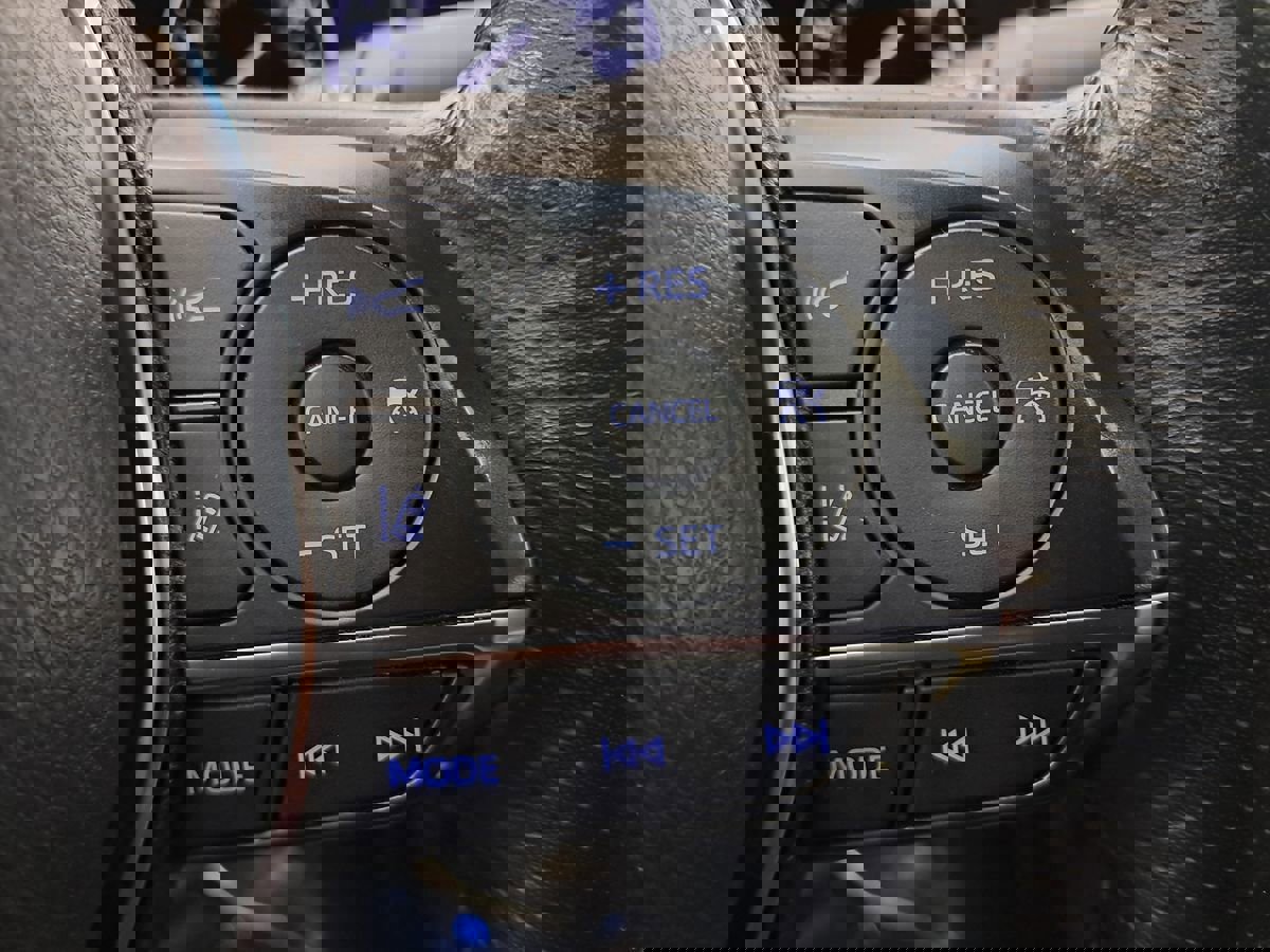 Used 2021 Toyota Avalon XSE image 9