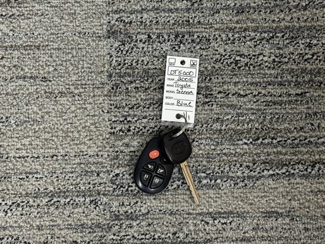 Used 2005 Toyota Sienna XLE Limited w/ XLE Limited Pkg 2 FWD image 44