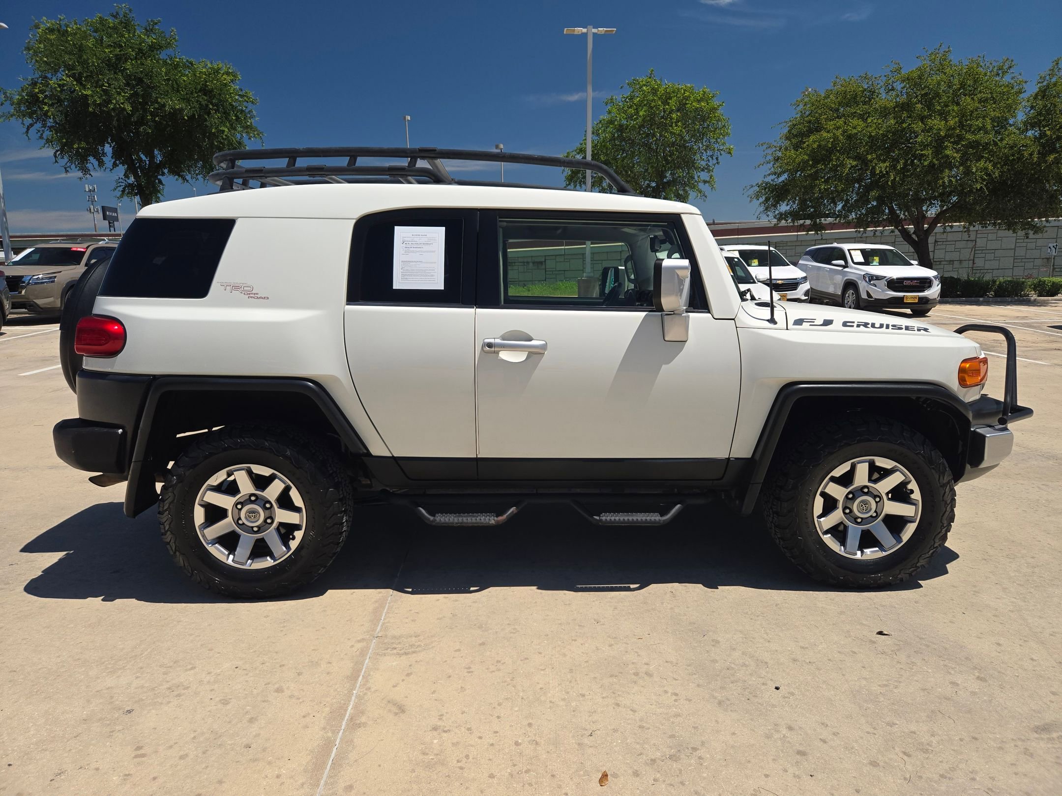 Used 2014 Toyota FJ Cruiser 4WD w/ Convenience Package image 2