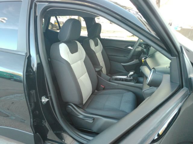 Used 2025 Chevrolet Trax LS w/ LS Convenience Package image 20