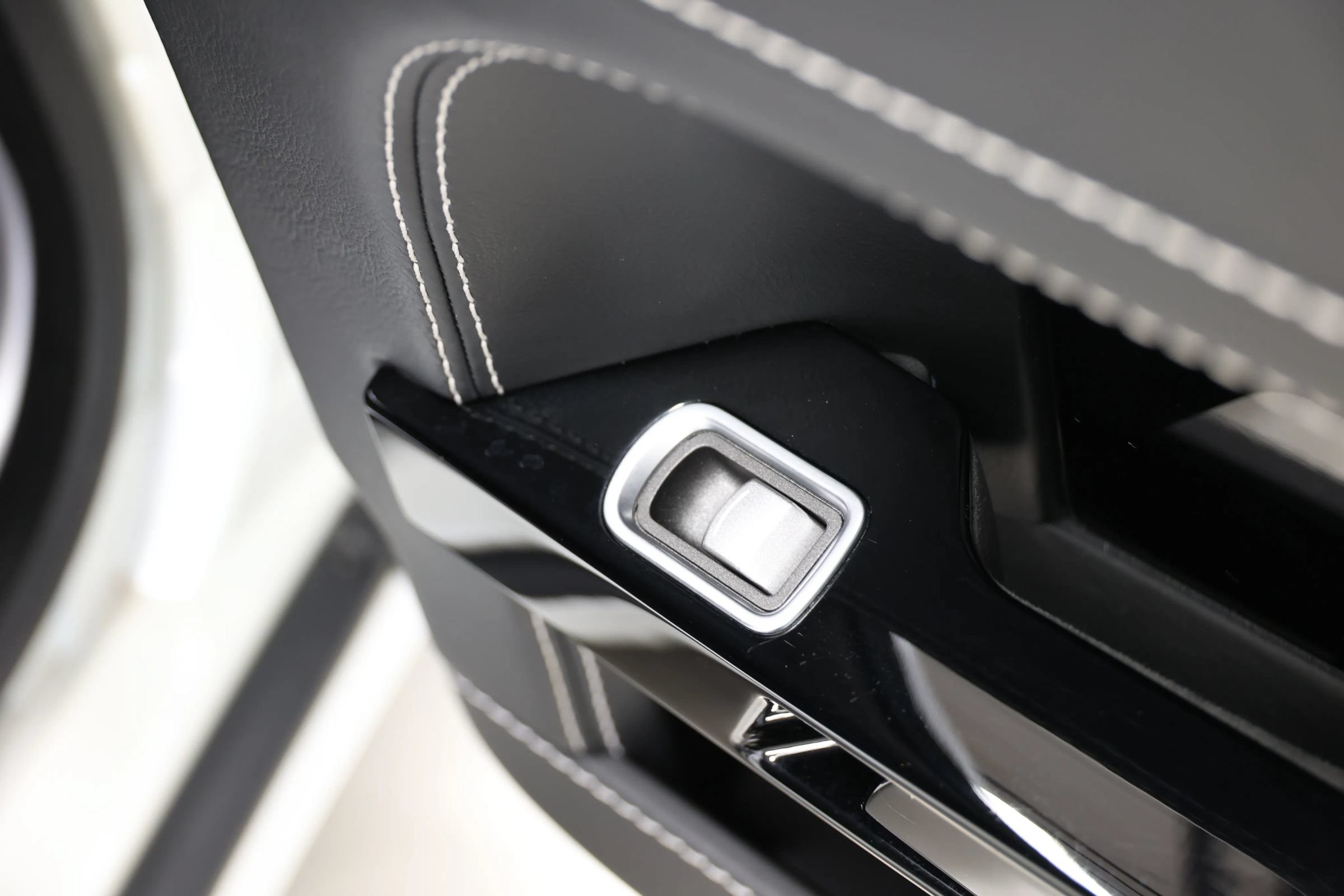 Used 2014 Aston Martin Rapide S RWD image 57
