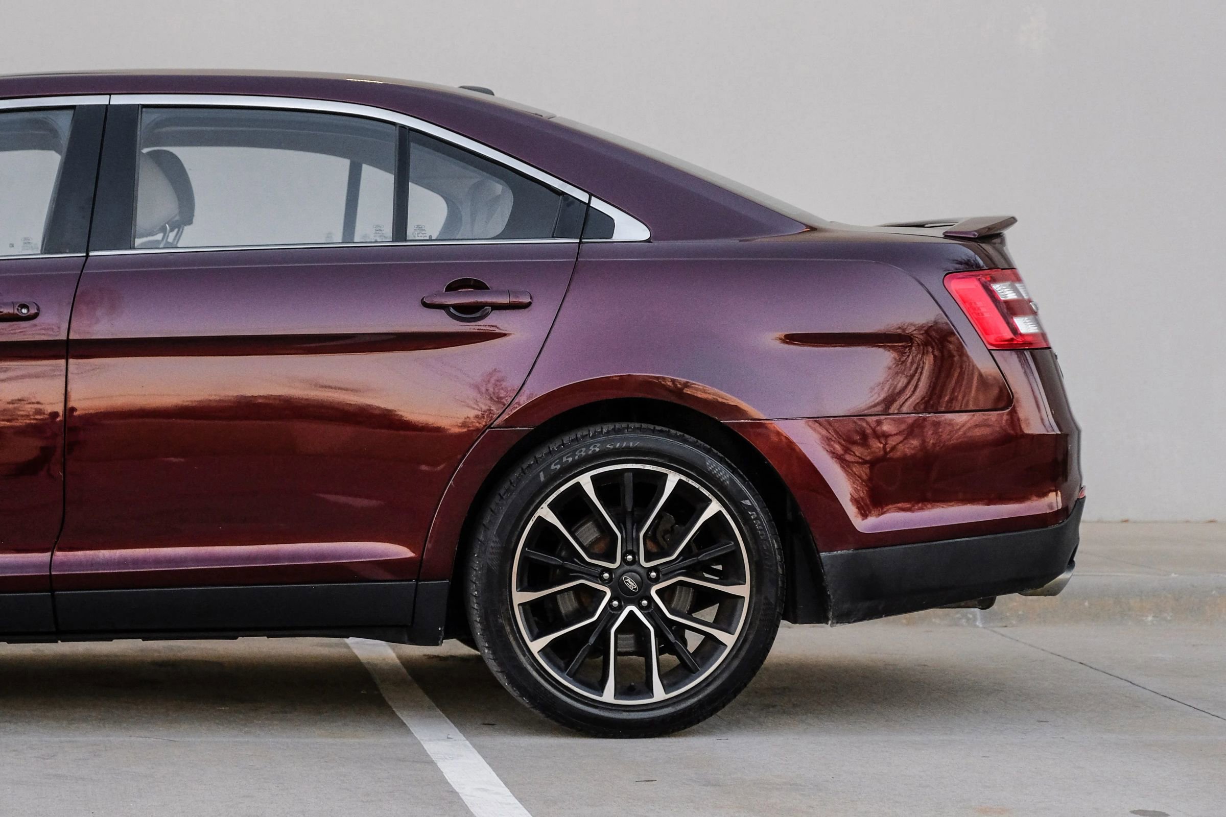 Used 2019 Ford Taurus Limited image 12