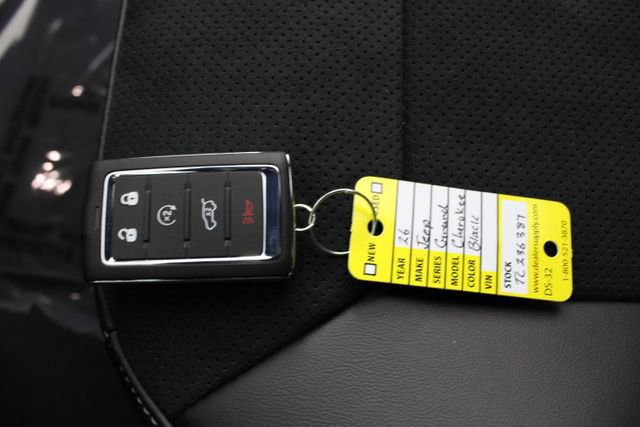 New 2026 Jeep Grand Cherokee Laredo image 8