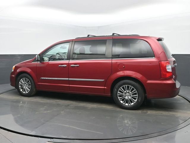 Used 2014 Chrysler Town & Country Touring-L w/ Driver Convenience Group image 3