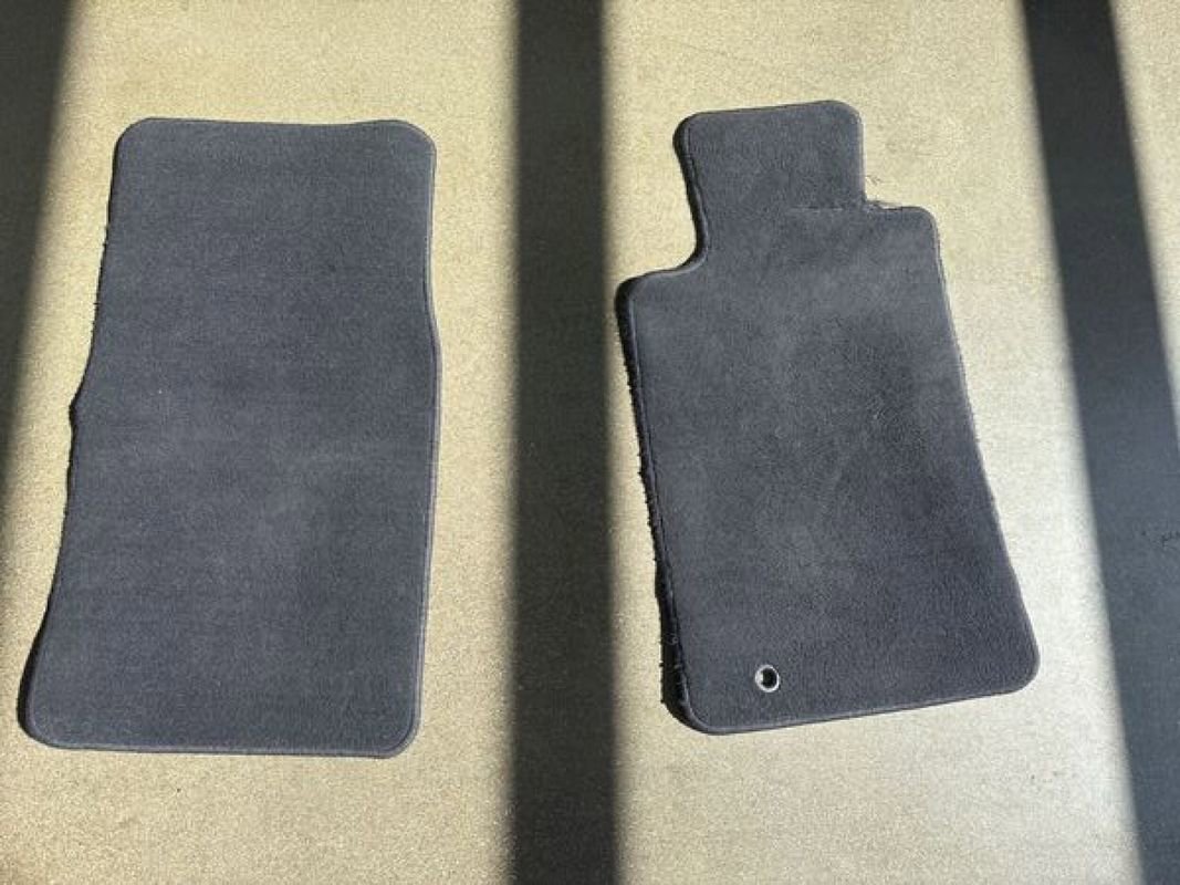 Used 2004 Ford Thunderbird image 92