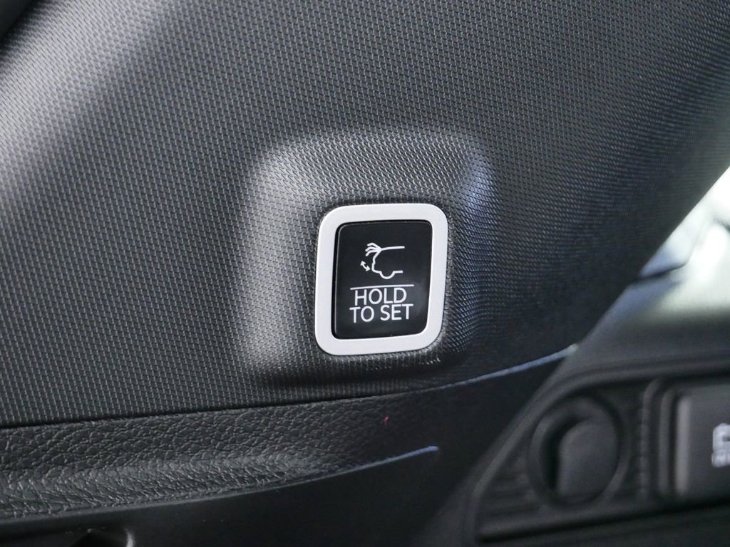 Certified 2024 Jeep Grand Cherokee Limited w/ Black Appearance Package image 30