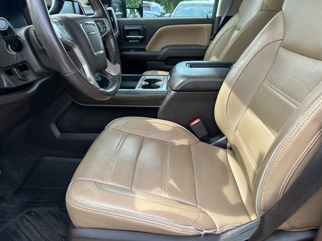 Used 2018 GMC Sierra 2500 Denali w/ Duramax Plus Package AWD/4WD image 11