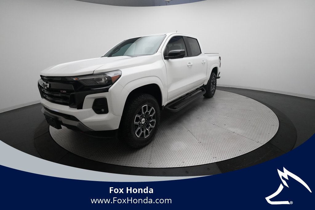 Used 2024 Chevrolet Colorado Z71 w/ Z71 Convenience Package 2