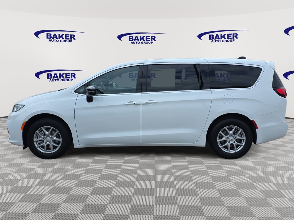 New 2026 Chrysler Pacifica Select image 6