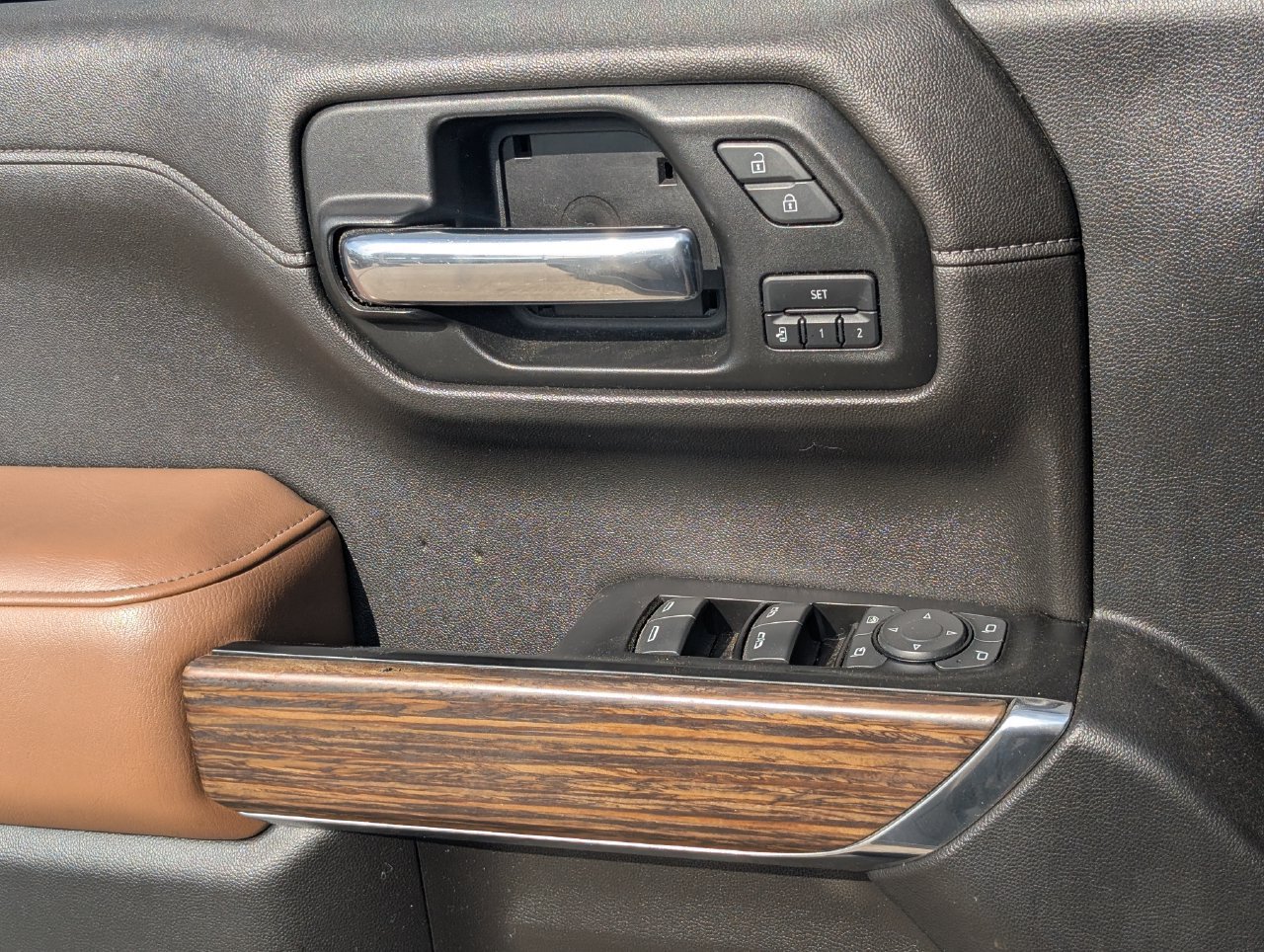 Used 2019 Chevrolet Silverado 1500 High Country w/ Technology Package AWD/4WD image 24