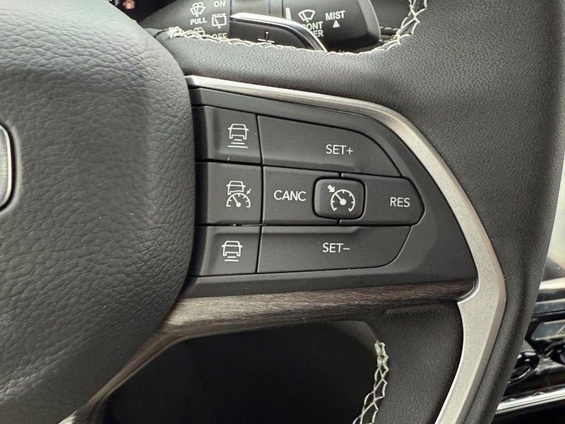 New 2025 Jeep Grand Cherokee L Limited w/ Black Appearance Package image 15