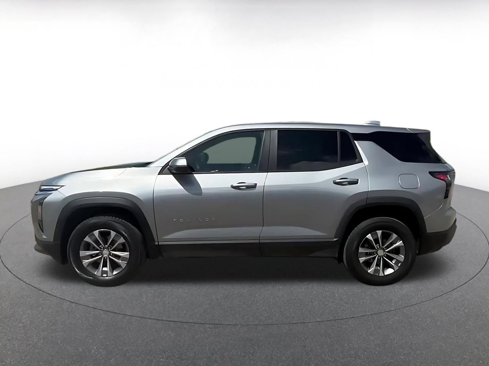 Used 2025 Chevrolet Equinox LT FWD image 9