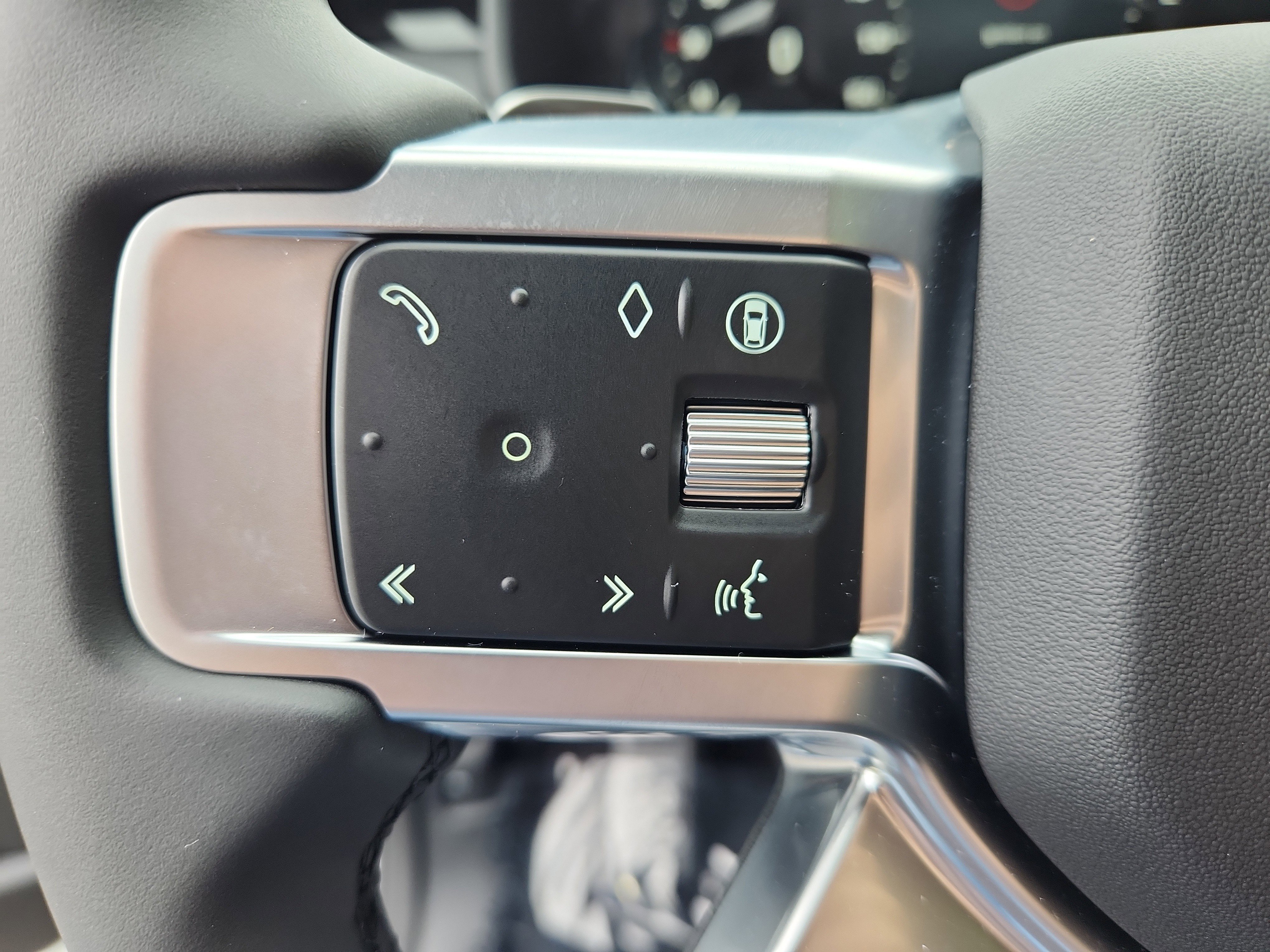 New 2025 Land Rover Discovery S image 19