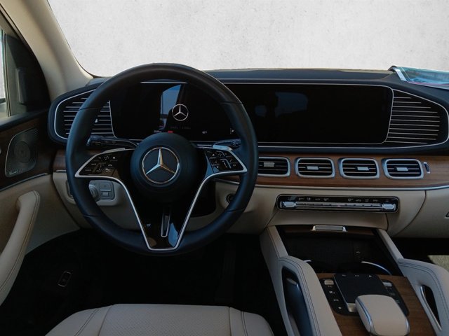 Used 2024 Mercedes-Benz GLS 450 4MATIC image 18