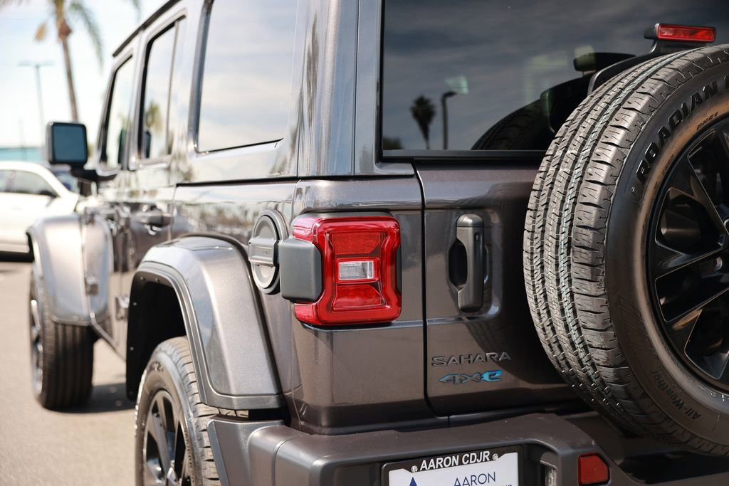 Used 2025 Jeep Wrangler Unlimited Sahara w/ Safety Group AWD/4WD image 13