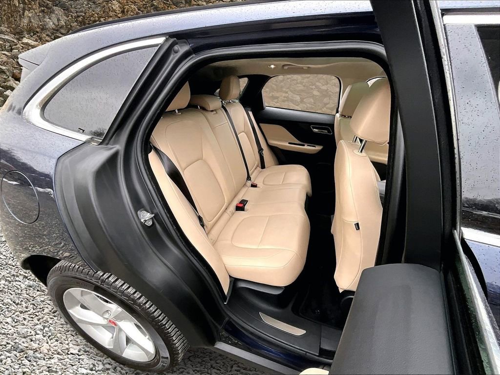 Used 2019 Jaguar F-PACE Premium image 24