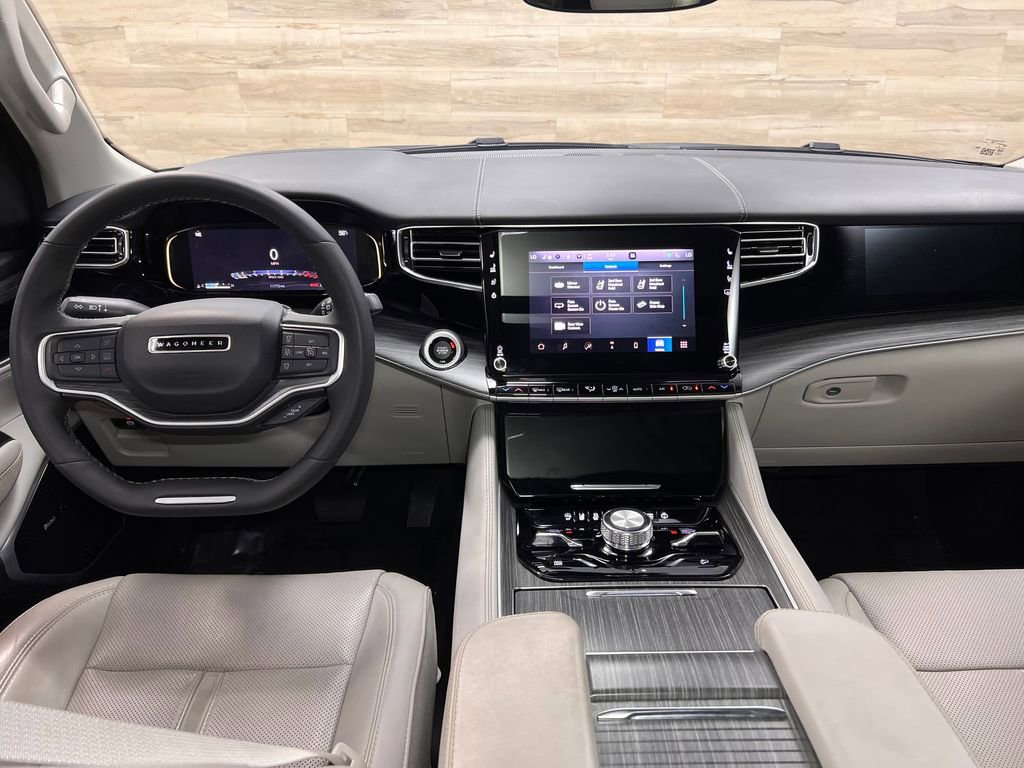 Used 2023 Jeep Wagoneer L Series III w/ Premium Group I AWD/4WD image 2