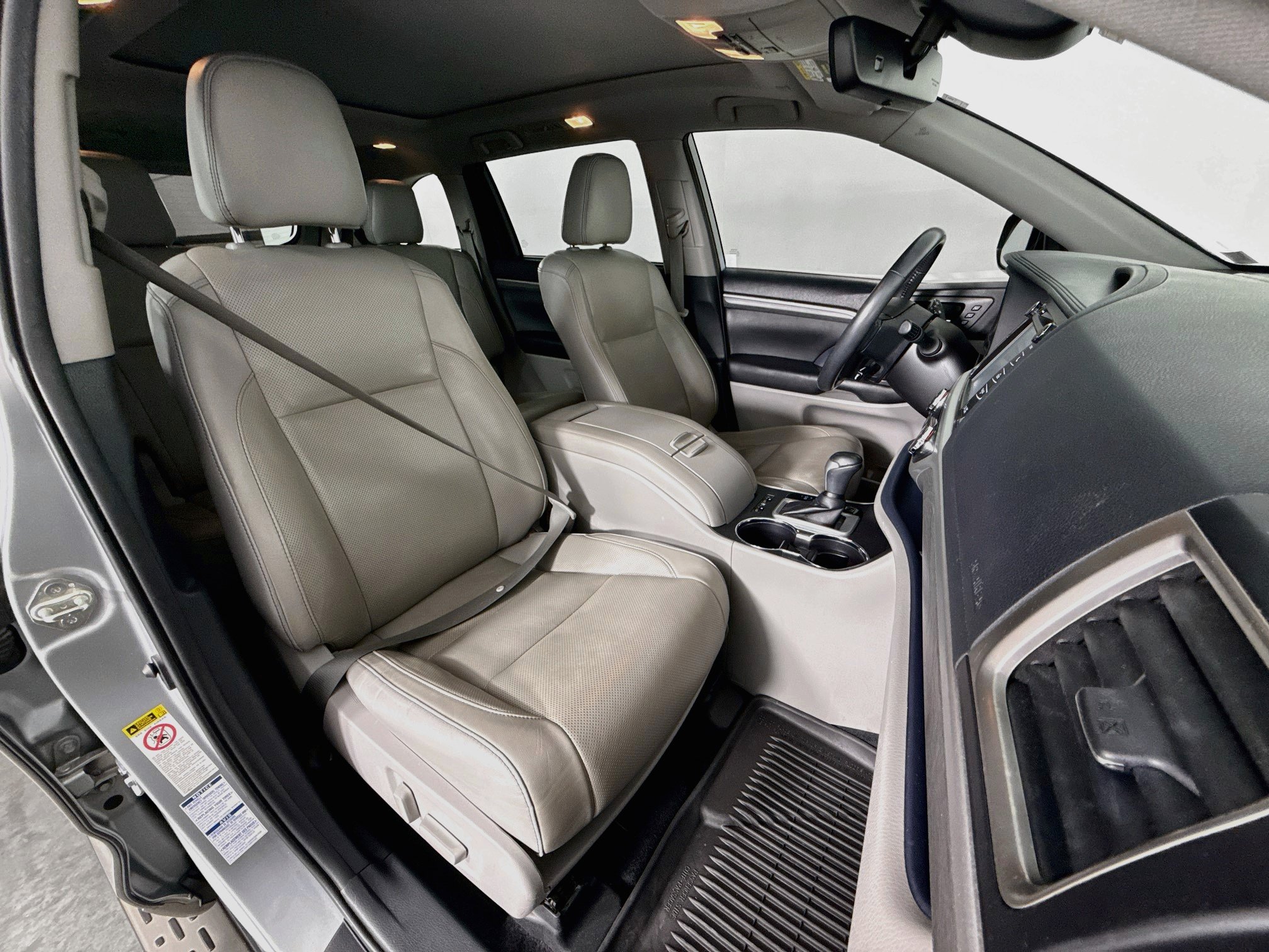 Used 2019 Toyota Highlander Limited Platinum AWD/4WD image 29