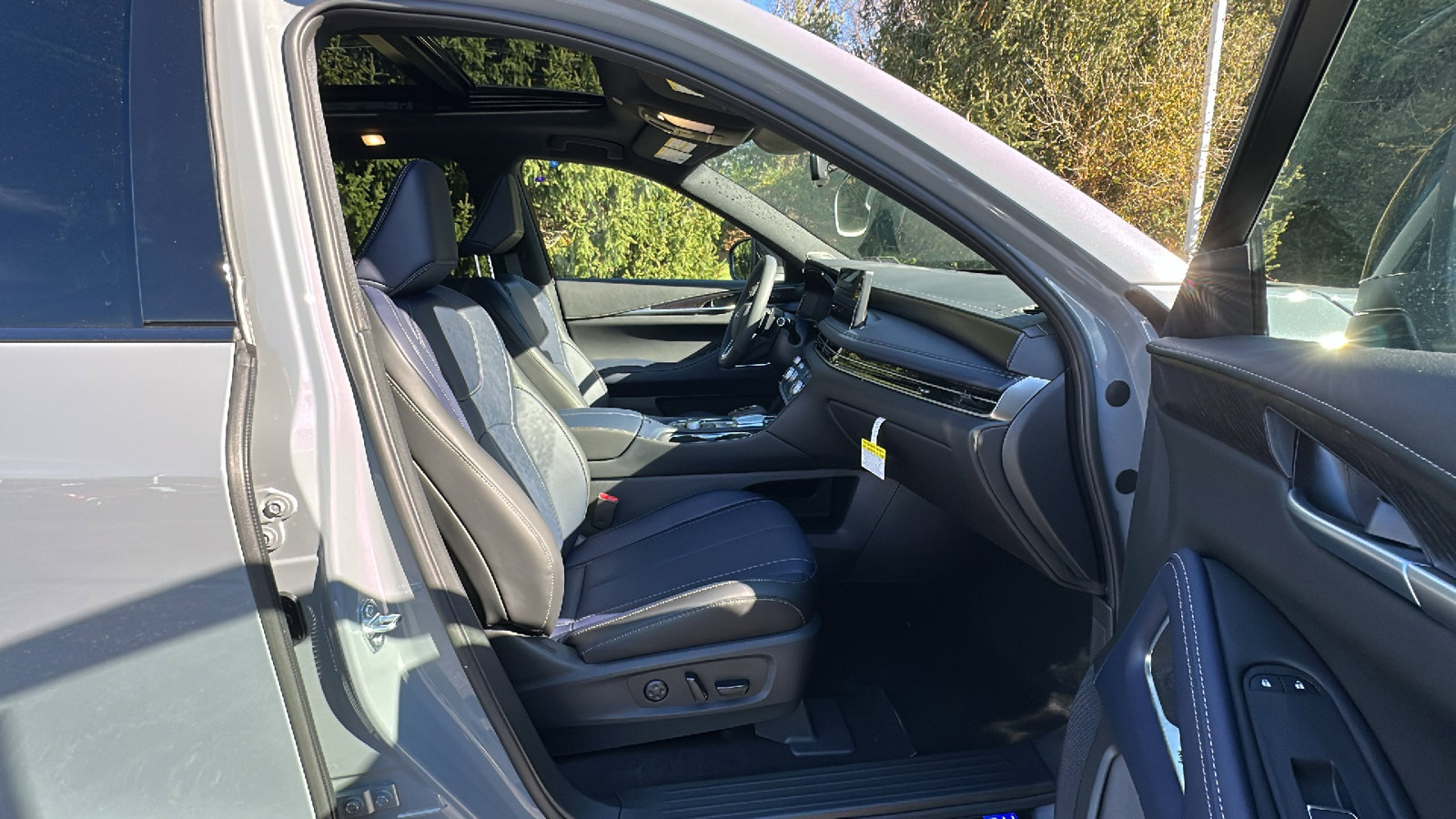 New 2026 INFINITI QX60 Sport w/ Dark Cargo Package image 9