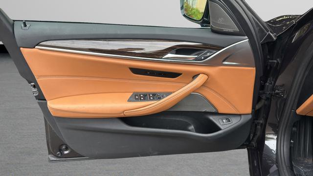 Used 2022 BMW 530i w/ Premium Package image 11