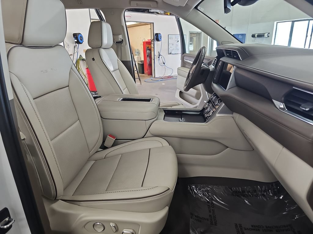 Used 2023 GMC Yukon Denali AWD/4WD image 10