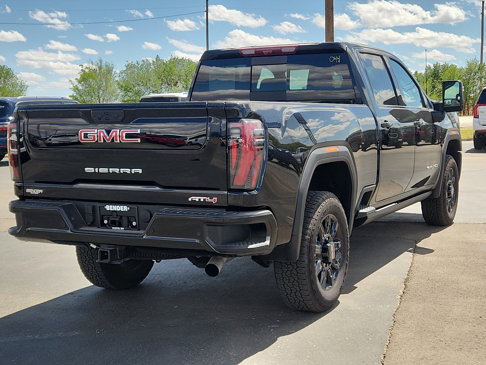 Used 2025 GMC Sierra 2500 AT4 w/ Technology Package AWD/4WD image 4