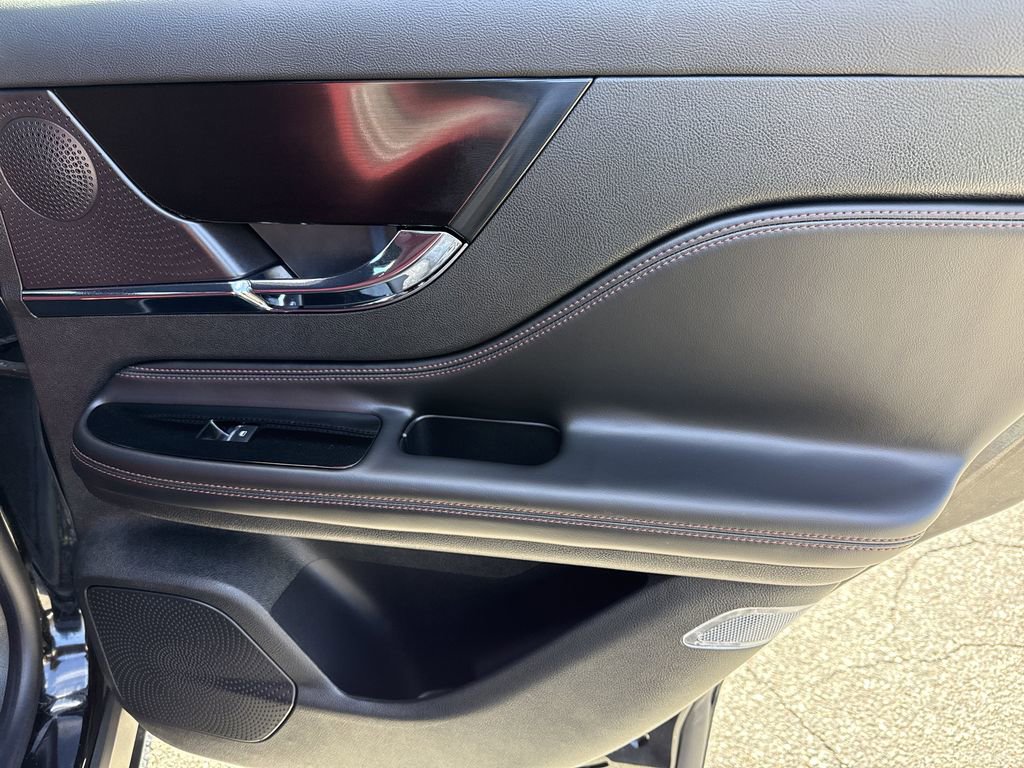 Used 2025 Lincoln Corsair Reserve image 16