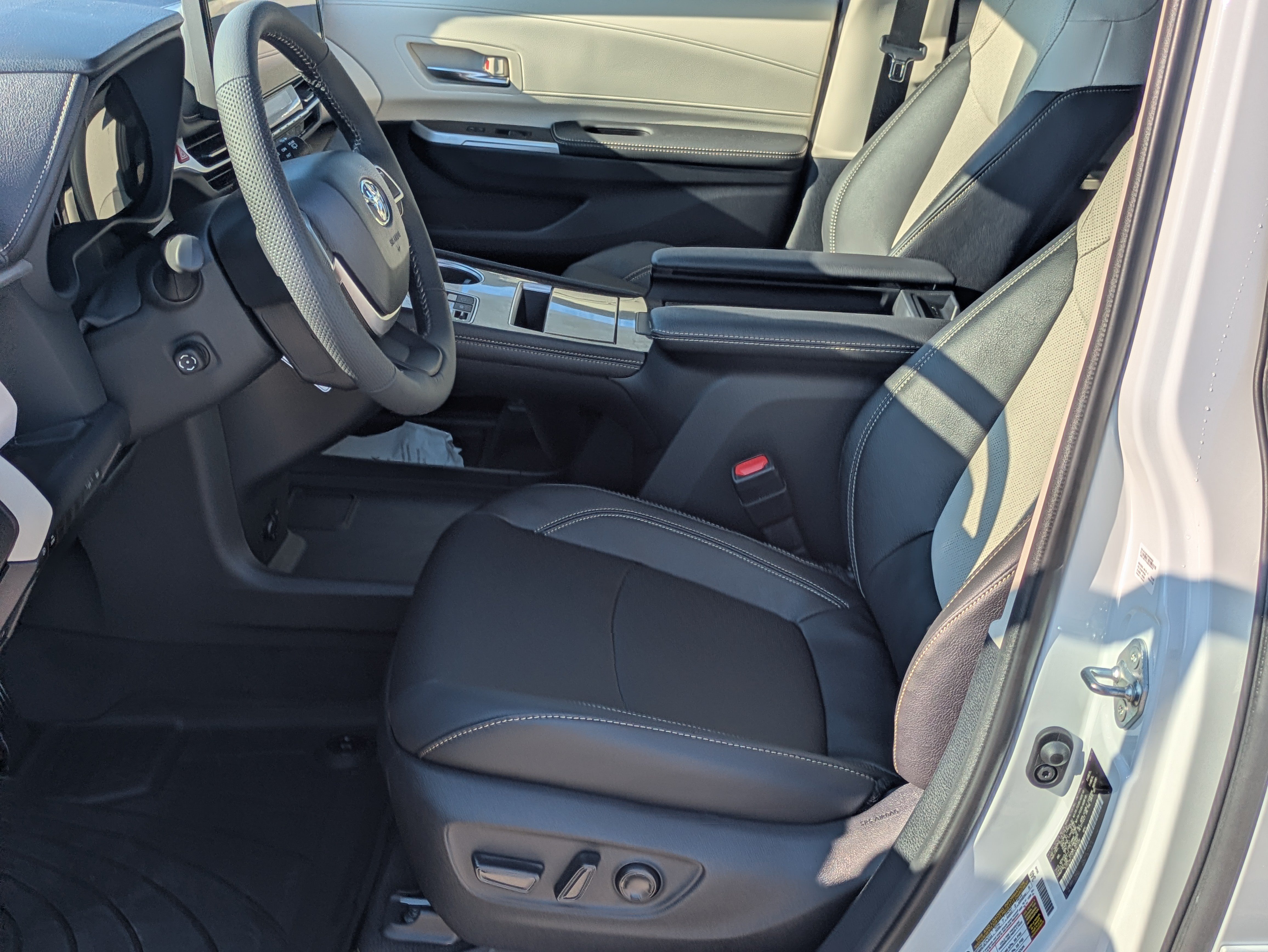New 2026 Toyota Sienna Limited AWD/4WD image 10