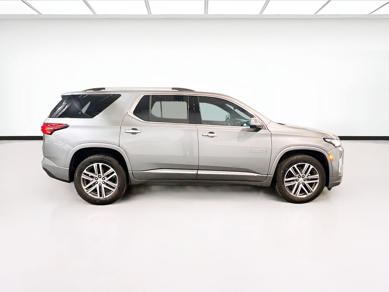 Used 2023 Chevrolet Traverse High Country image 25