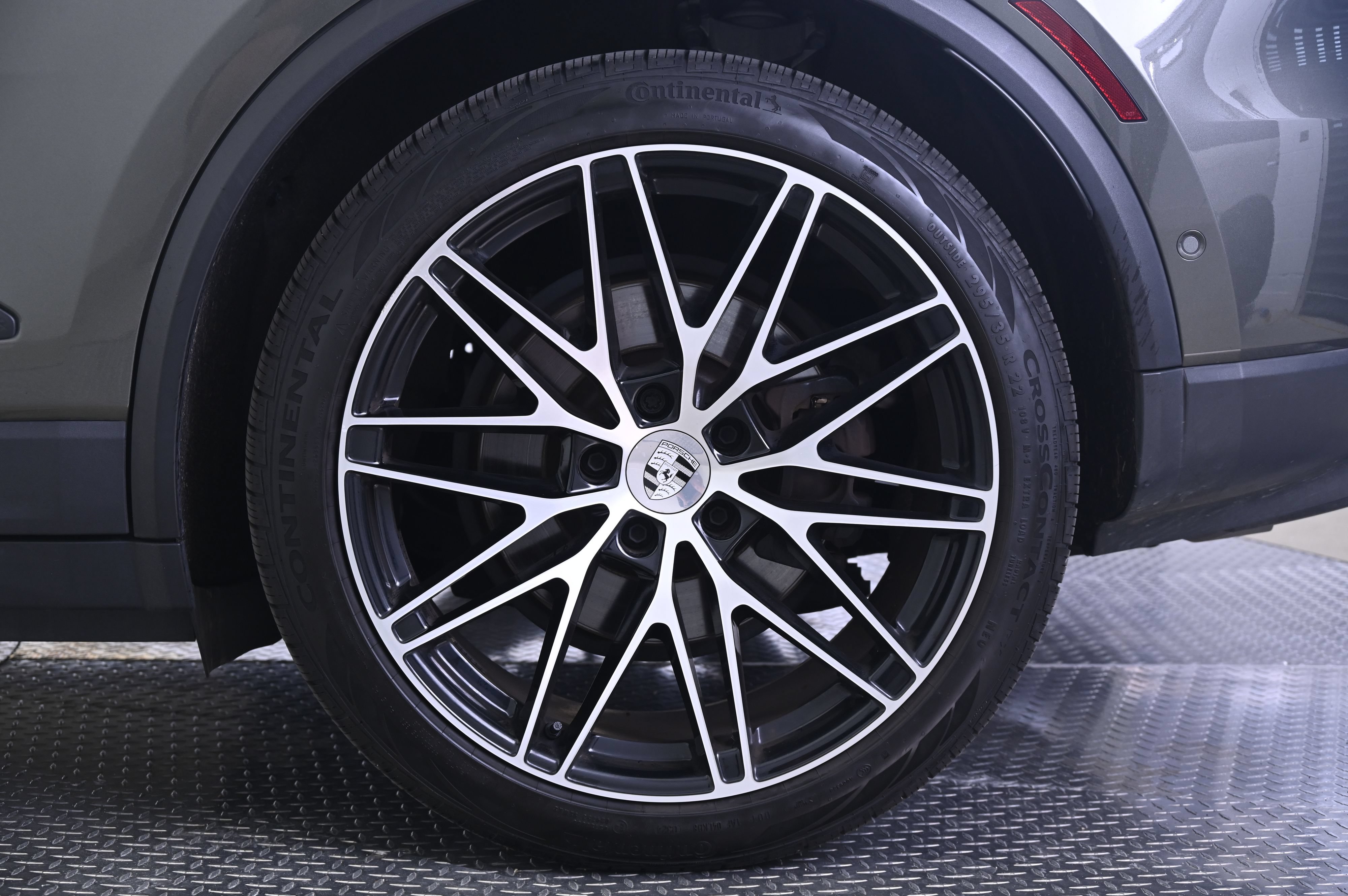 Certified 2024 Porsche Macan 4 Electric AWD/4WD image 12