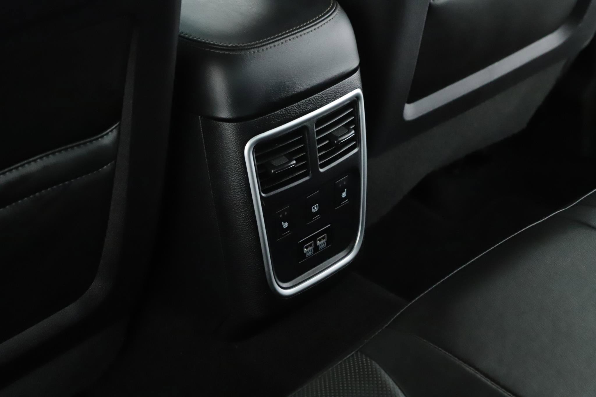 Used 2021 Chrysler 300 Touring L image 7