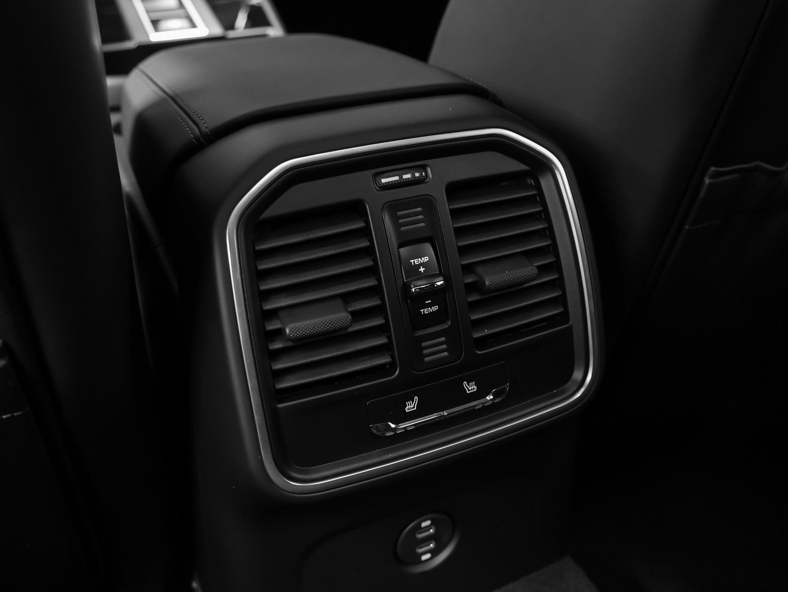 Certified 2026 Porsche Macan image 44