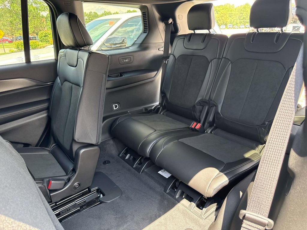 New 2025 Jeep Grand Cherokee L Altitude image 9