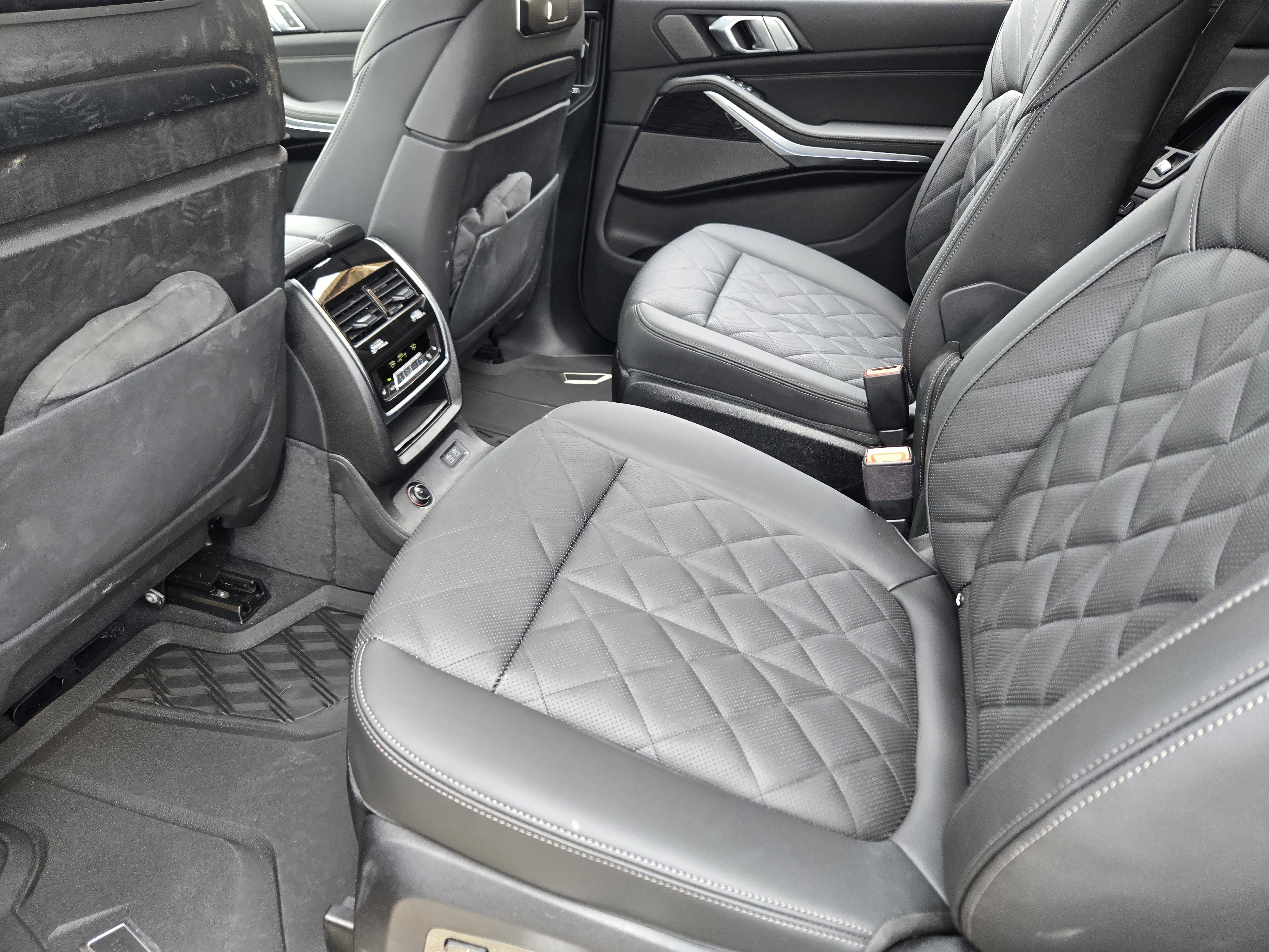 Used 2026 BMW X7 xDrive40i w/ M Sport Package AWD/4WD image 39