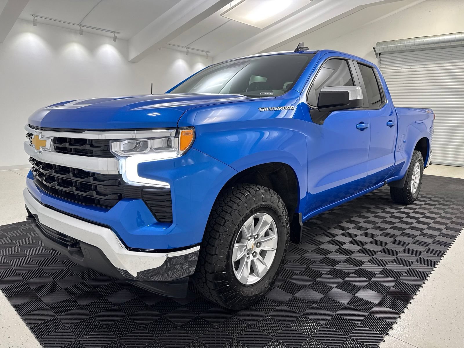Used 2025 Chevrolet Silverado 1500 LT w/ Protection Package AWD/4WD image 3