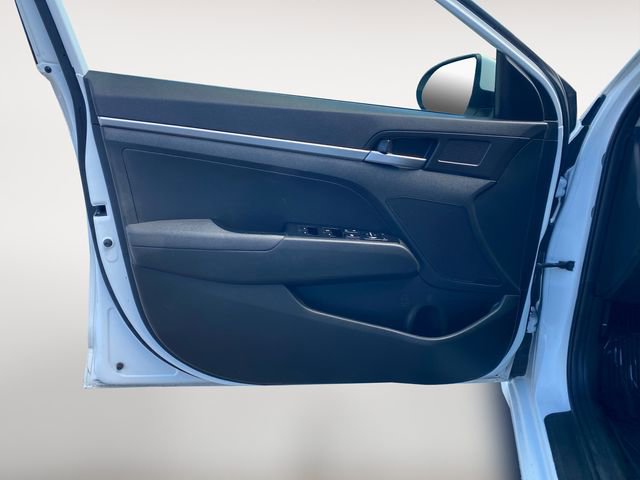 Used 2020 Hyundai Elantra SE w/ Cargo Package (C1) image 16