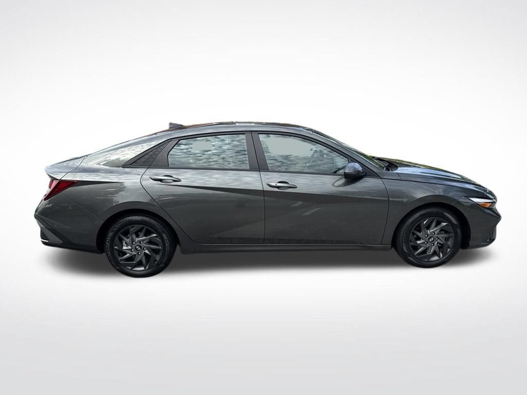 Used 2024 Hyundai Elantra SEL FWD image 7