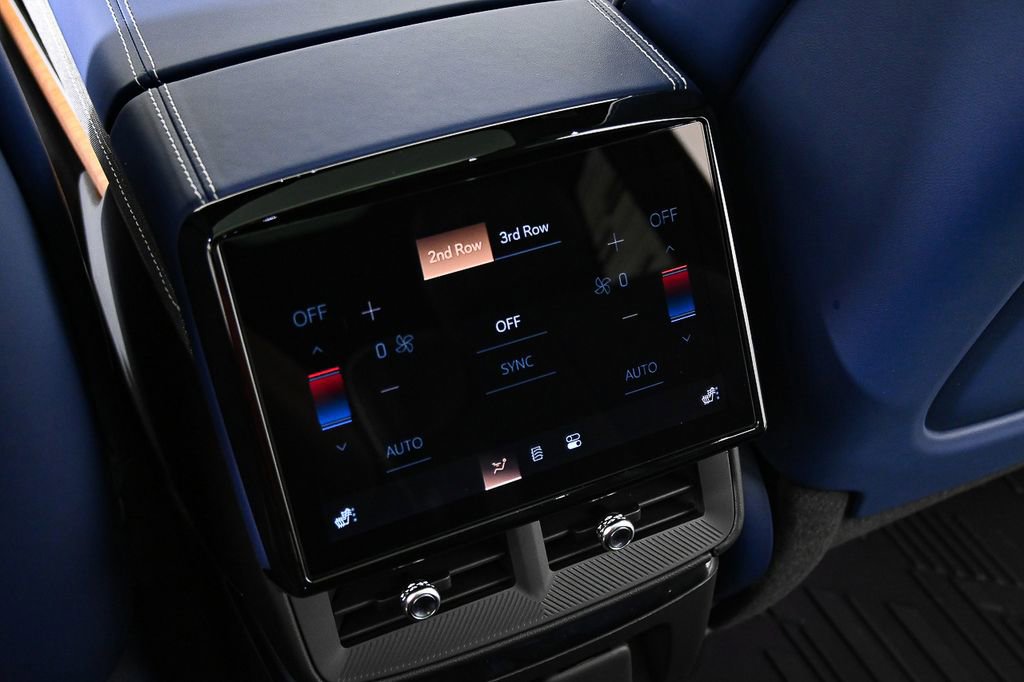 New 2026 Cadillac Vistiq Premium Luxury w/ LPO, Floor Liner Package image 20