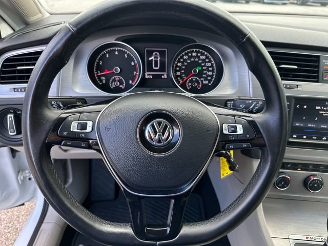 Used 2017 Volkswagen Golf S image 17