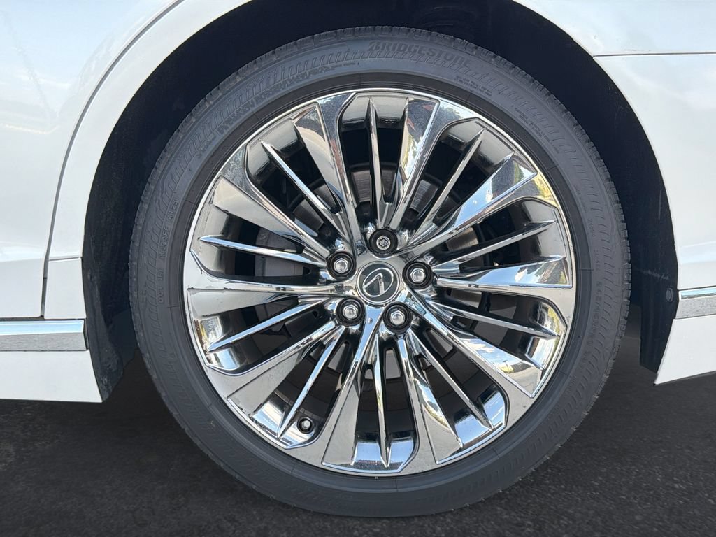 Used 2021 Lexus LS 500 w/ Accessory Package (Z2) RWD image 31