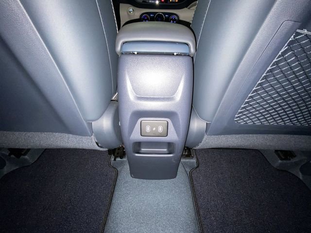 Used 2024 Hyundai Venue Limited FWD image 28