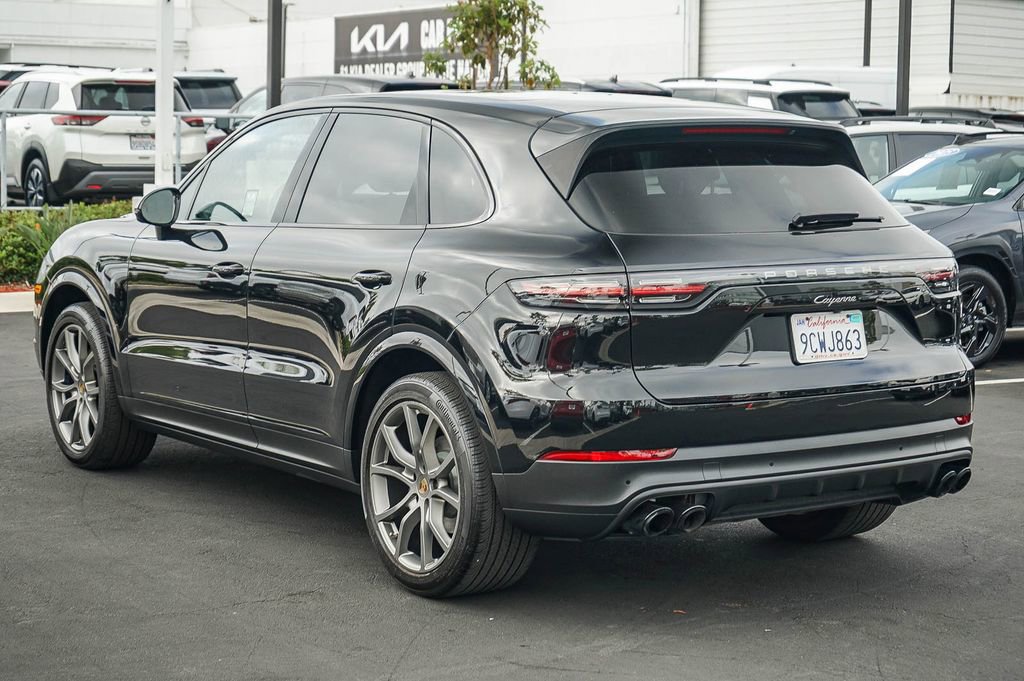 Used 2023 Porsche Cayenne Platinum Edition image 7