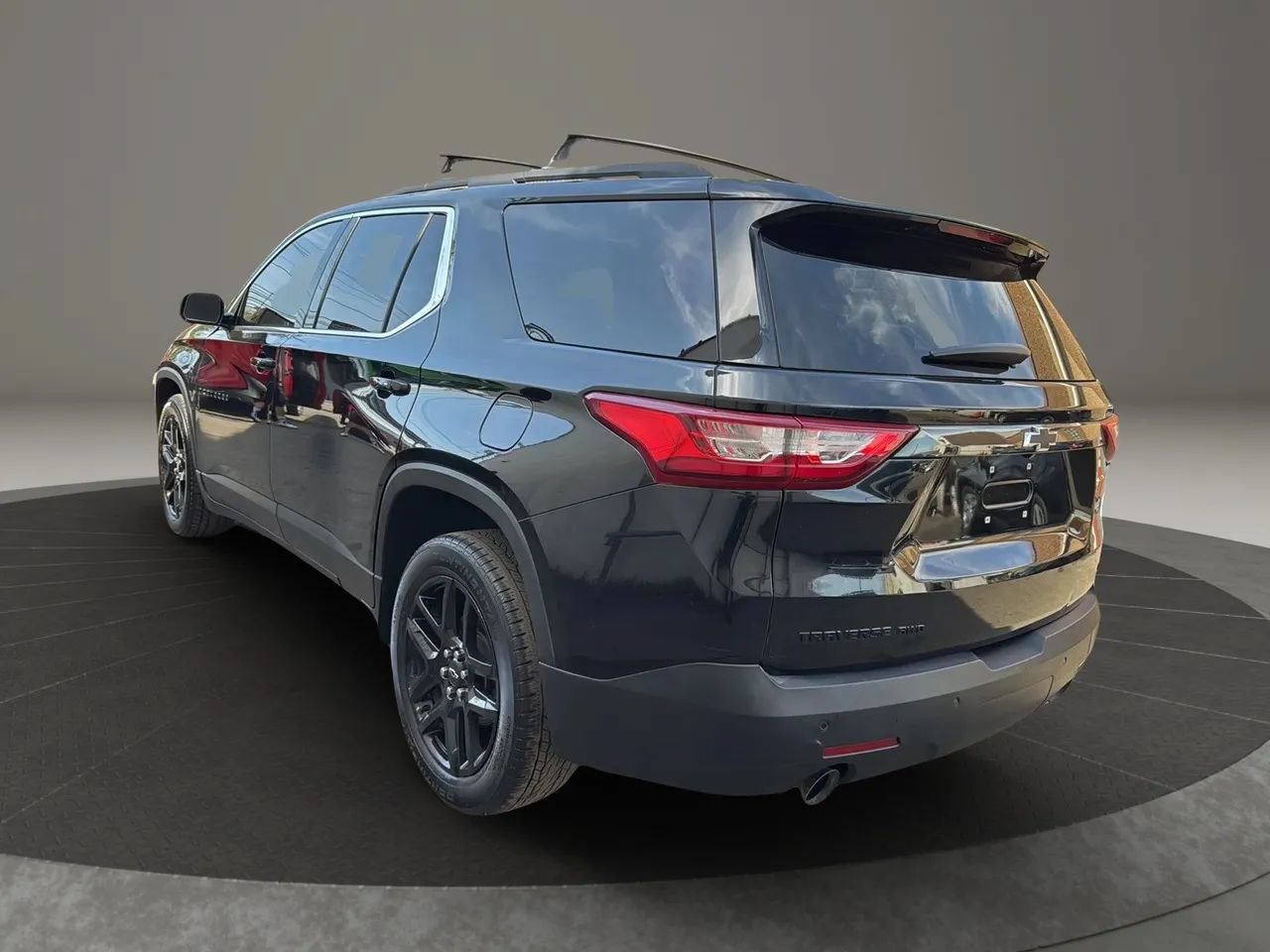 Used 2019 Chevrolet Traverse LT w/ LPO, Blackout Package AWD/4WD image 7
