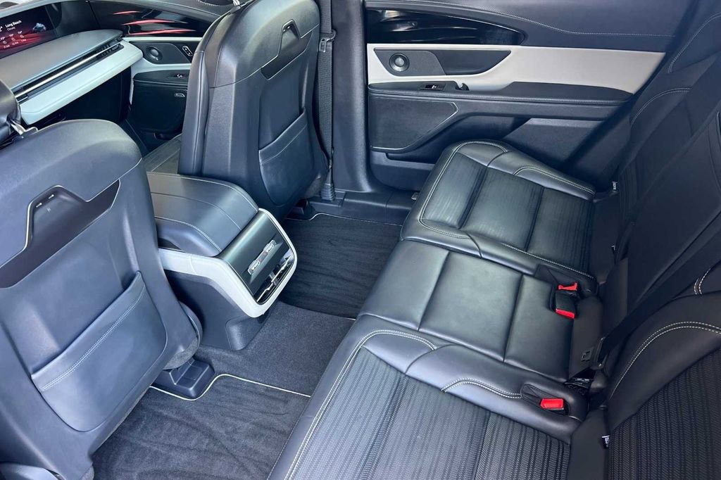 Used 2024 Lincoln Nautilus Reserve w/ Equipment Group 202A image 12